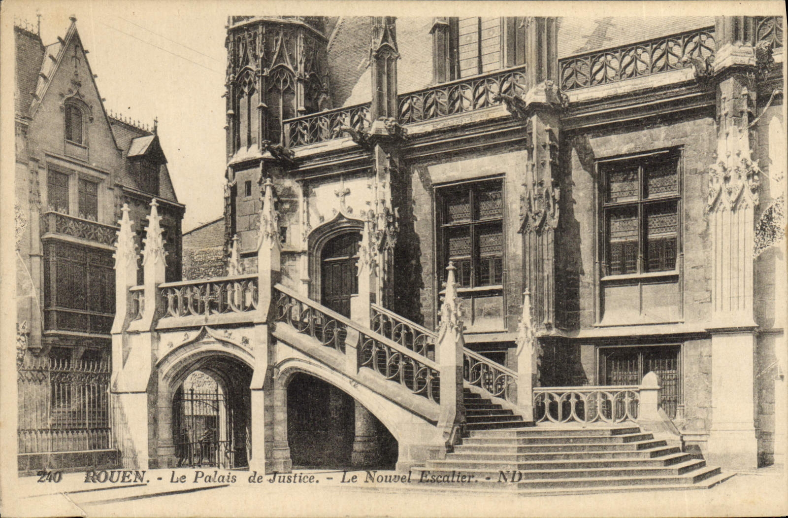 CPA Rouen le Palais de Justice le Nouvel escalier 