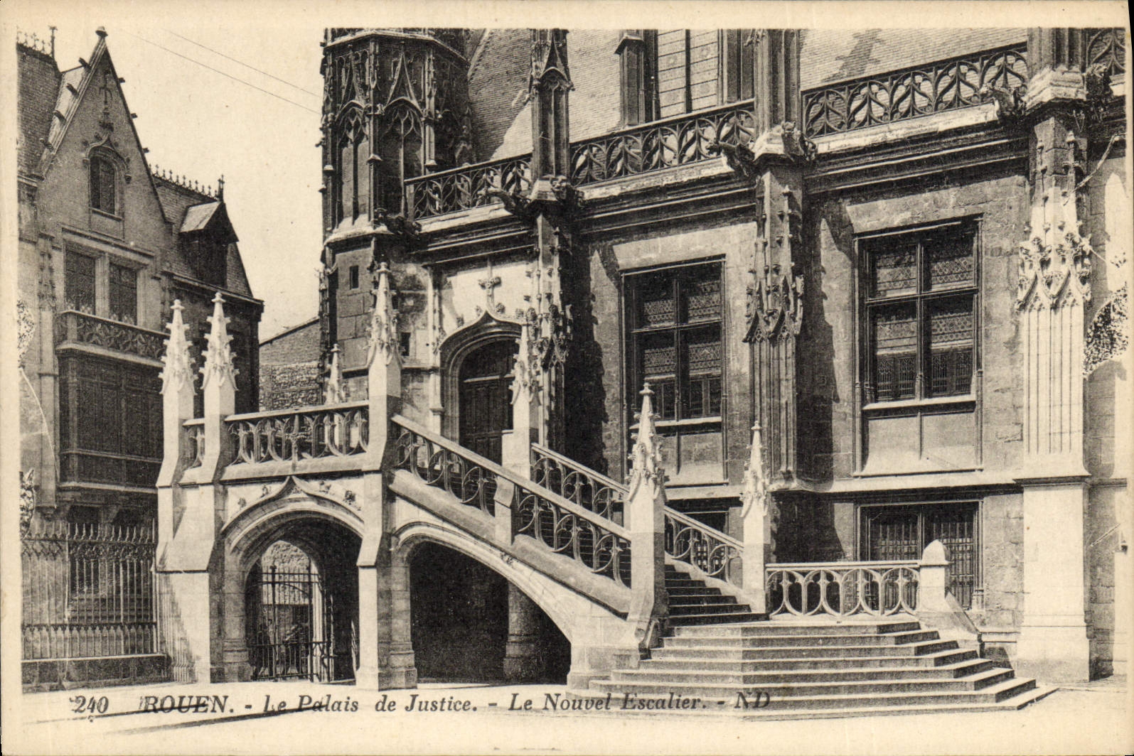 CPA Rouen Palais de Justice le nouvel escalier 