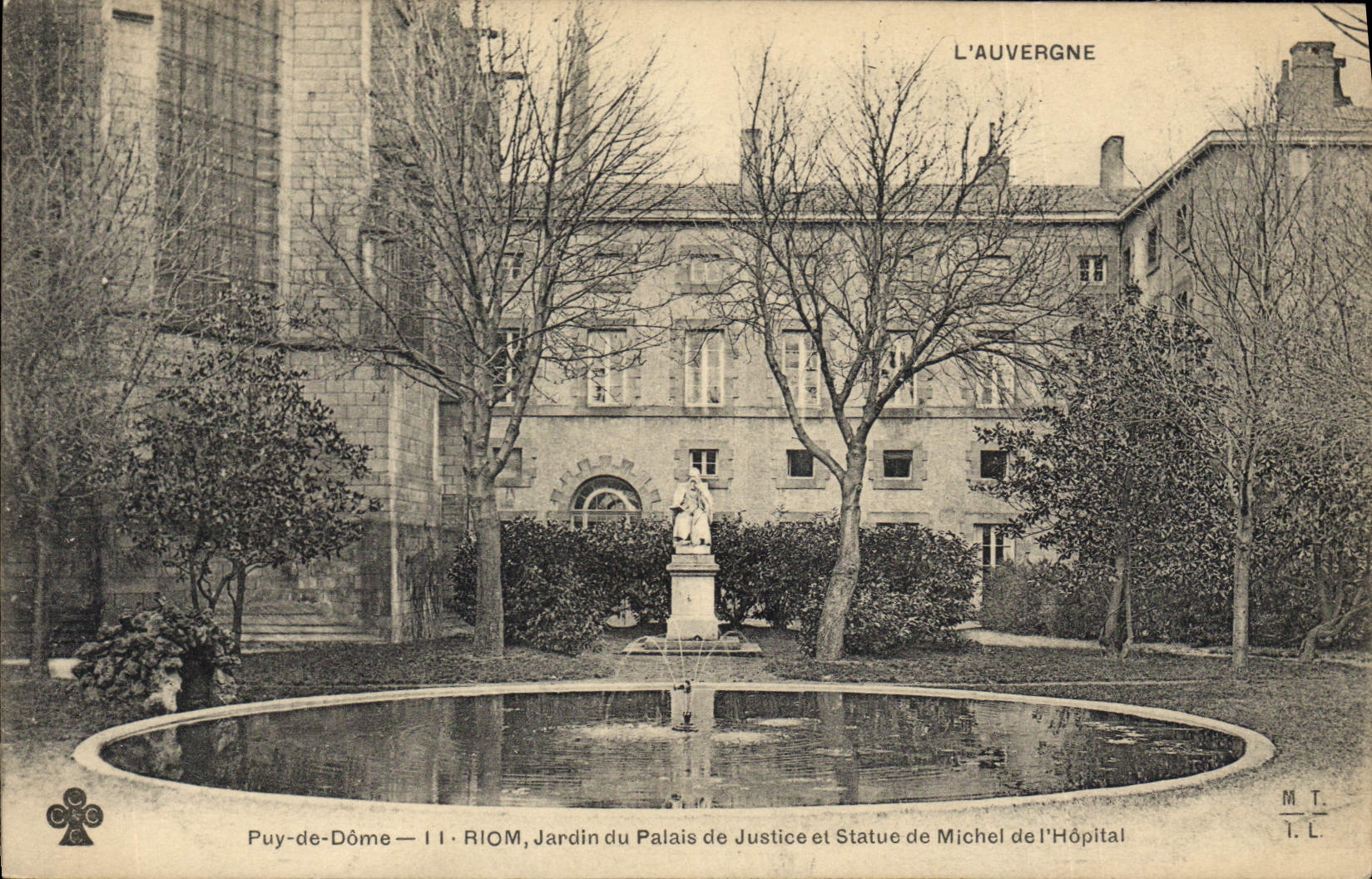 CPA Puy de Dome Riom jardin du Palais de Justice st statue de Michel de l'hopital 