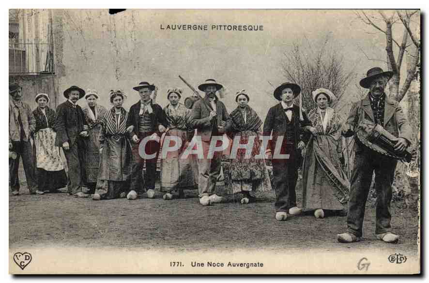 CPA Folklore L'Auvergne Pittoresque une noce Auvergnate 