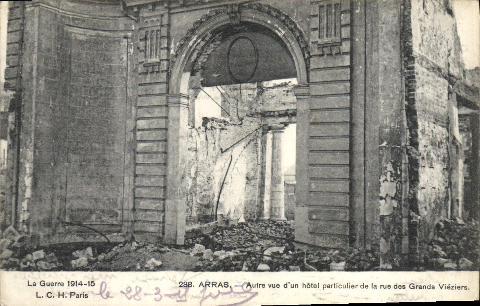 Arras — Autre vue d'un hôtel particulier de la rue des Grands Viéziers — L. C. H. Paris, n° 288
