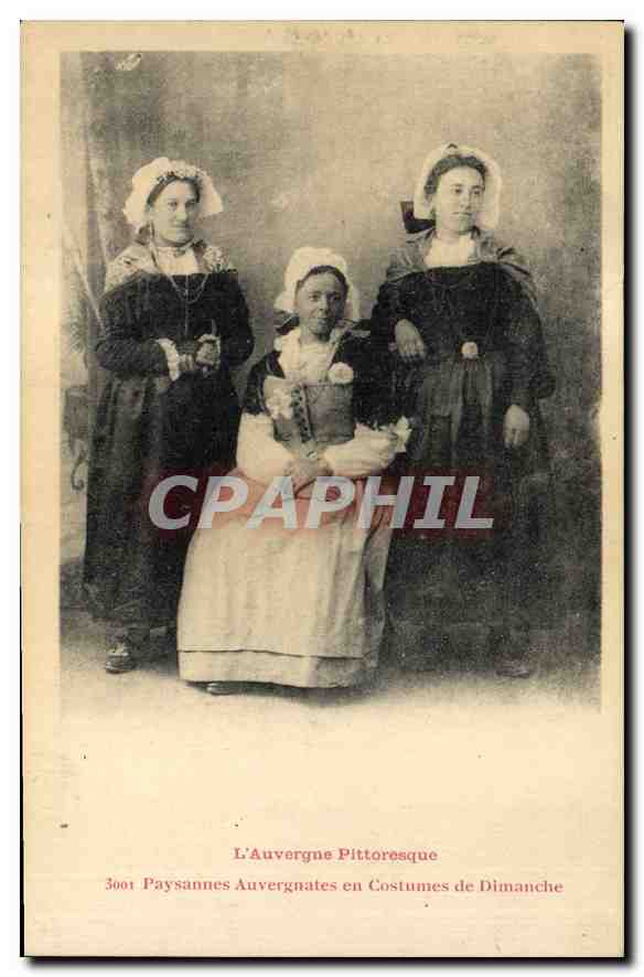 CPA Folklore L'Auvergne pittoresque Paysannes Auvergnates en Costumes de Dimanche 