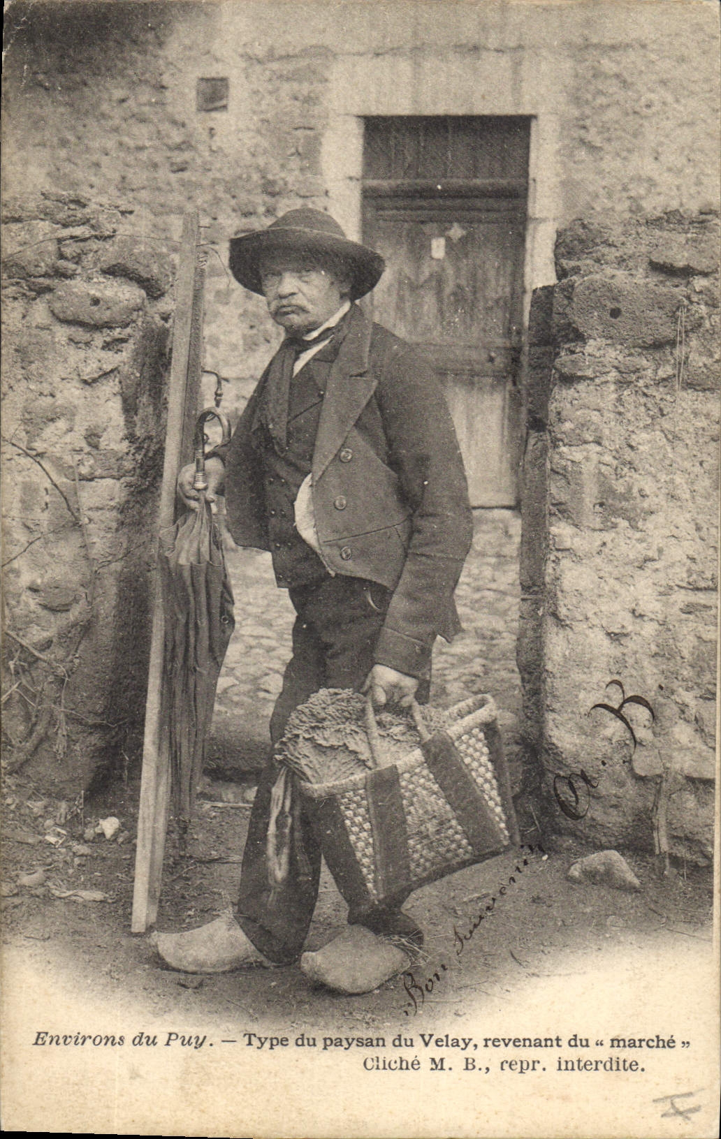 Environs du Puy — Type du paysan du Velay, revenant du « marché » — Cliché M. B.
