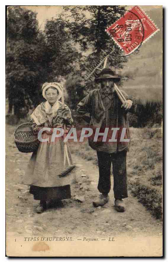 CPA Folklore Types d'Auvergne Paysans 