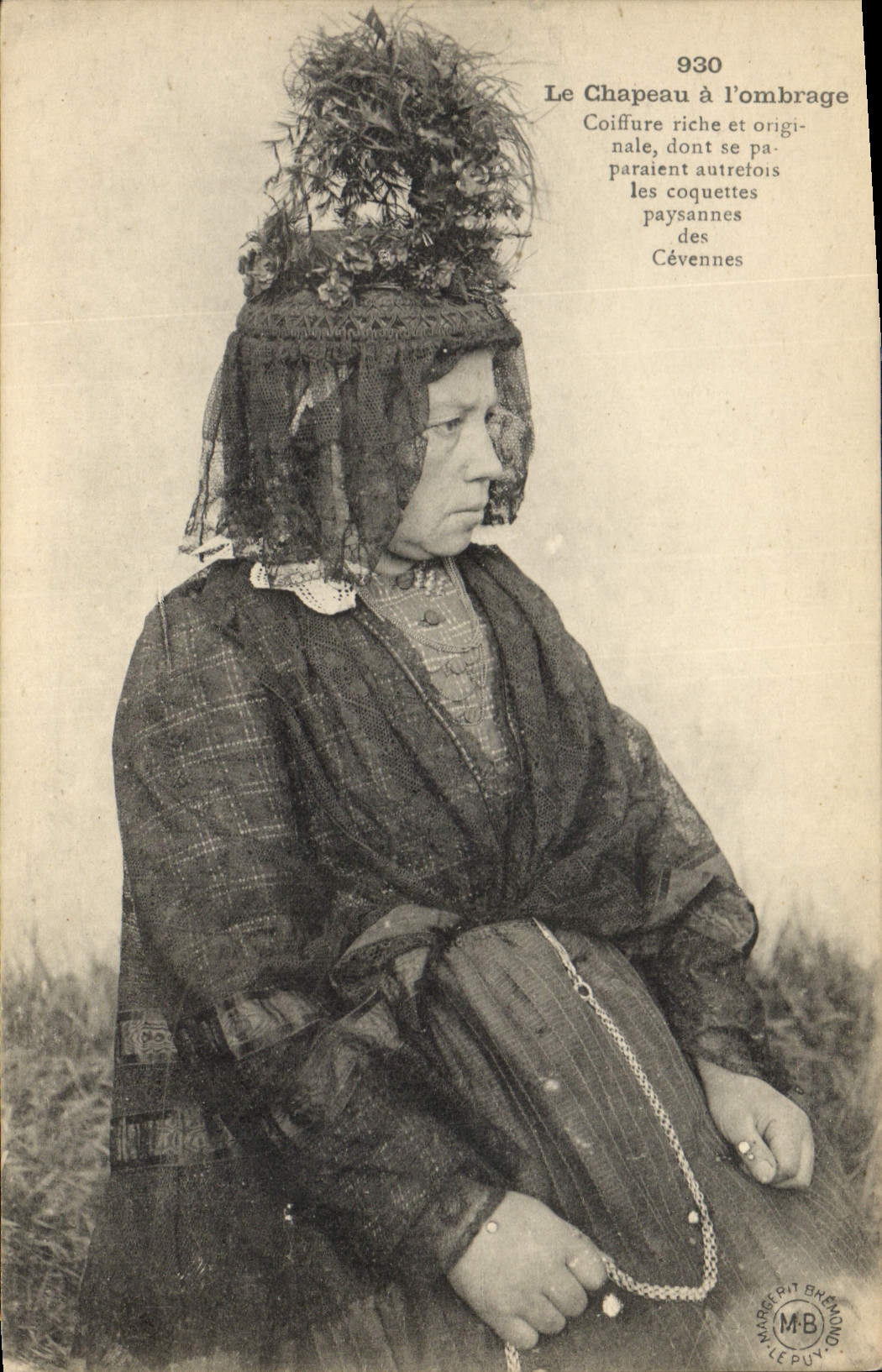 CPA Folklore Le chapeau a l'ombrage 