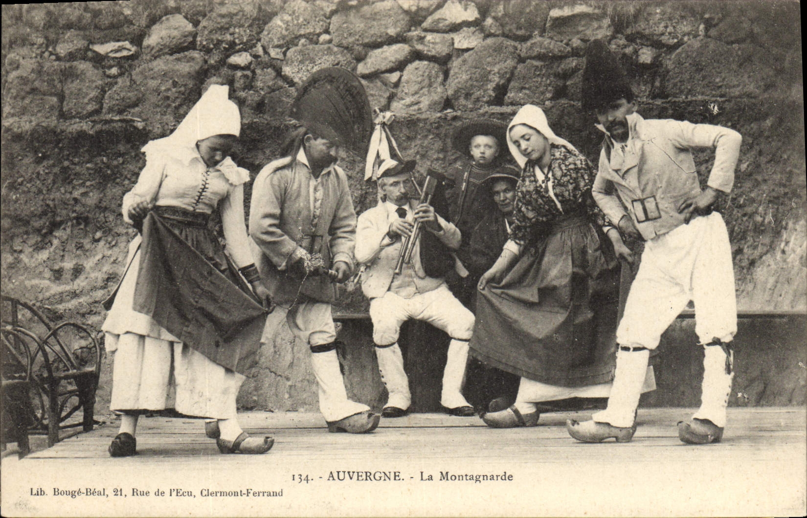 CPA Folklore Auvergne La Montagnarde 