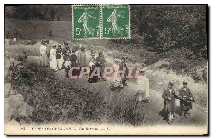 CPA Folklore Types d'Auvergne un Bapteme 