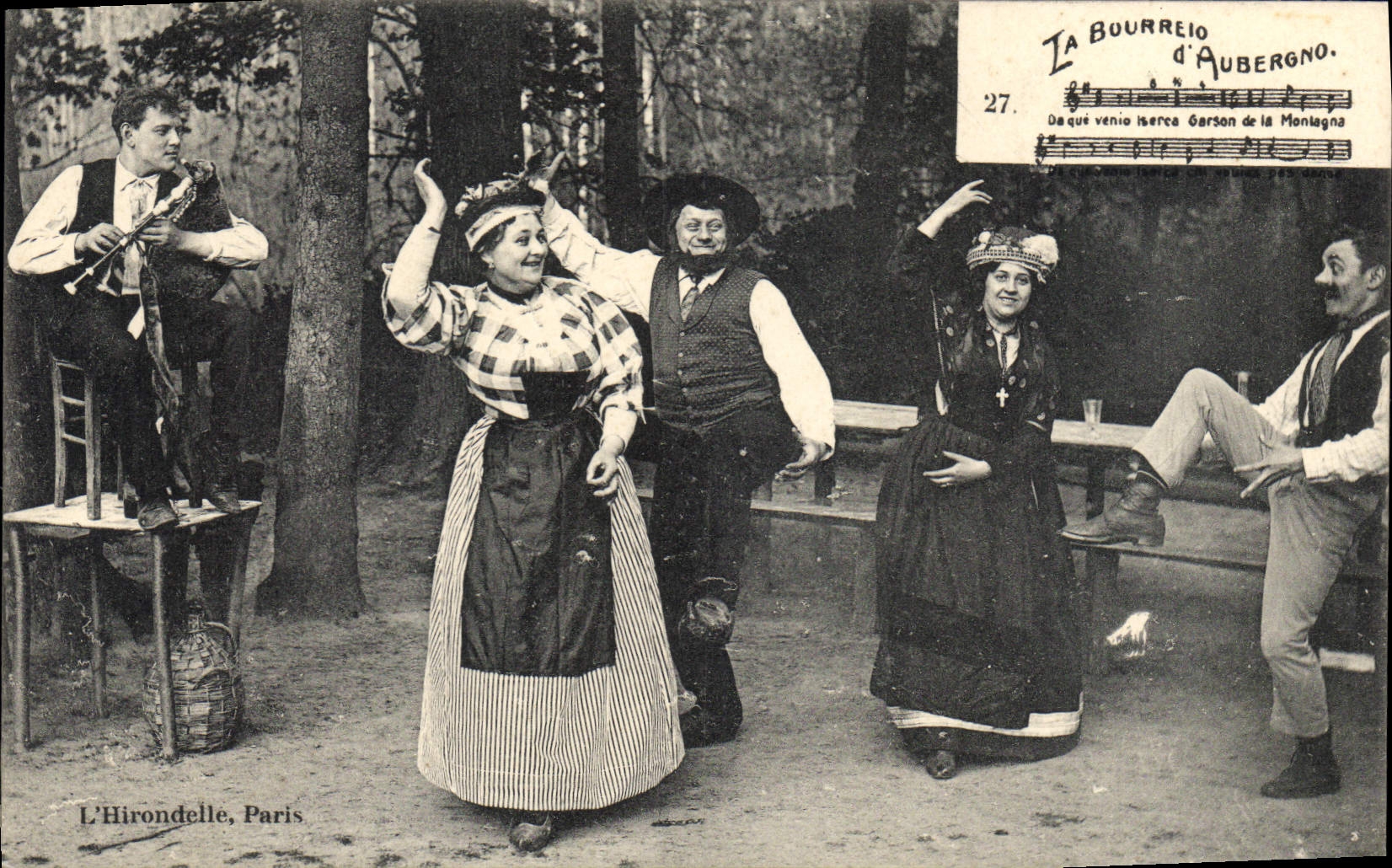 CPA Folklore La Bourreio d'Aubergno 
