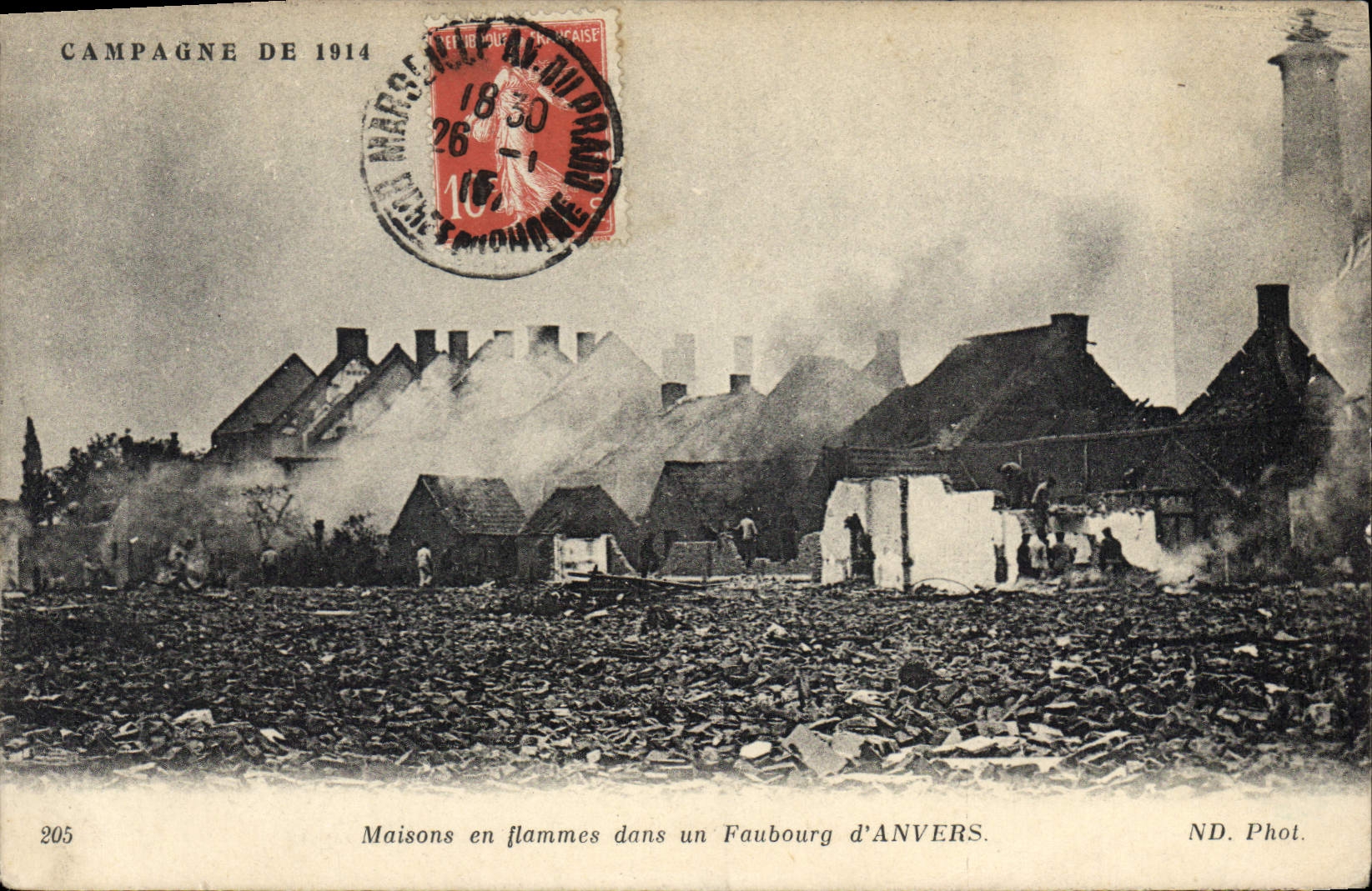 Maison en flammes dans un Faubourg d'Anvers — Campagne de 1914 — ND. Phot. — N° 205