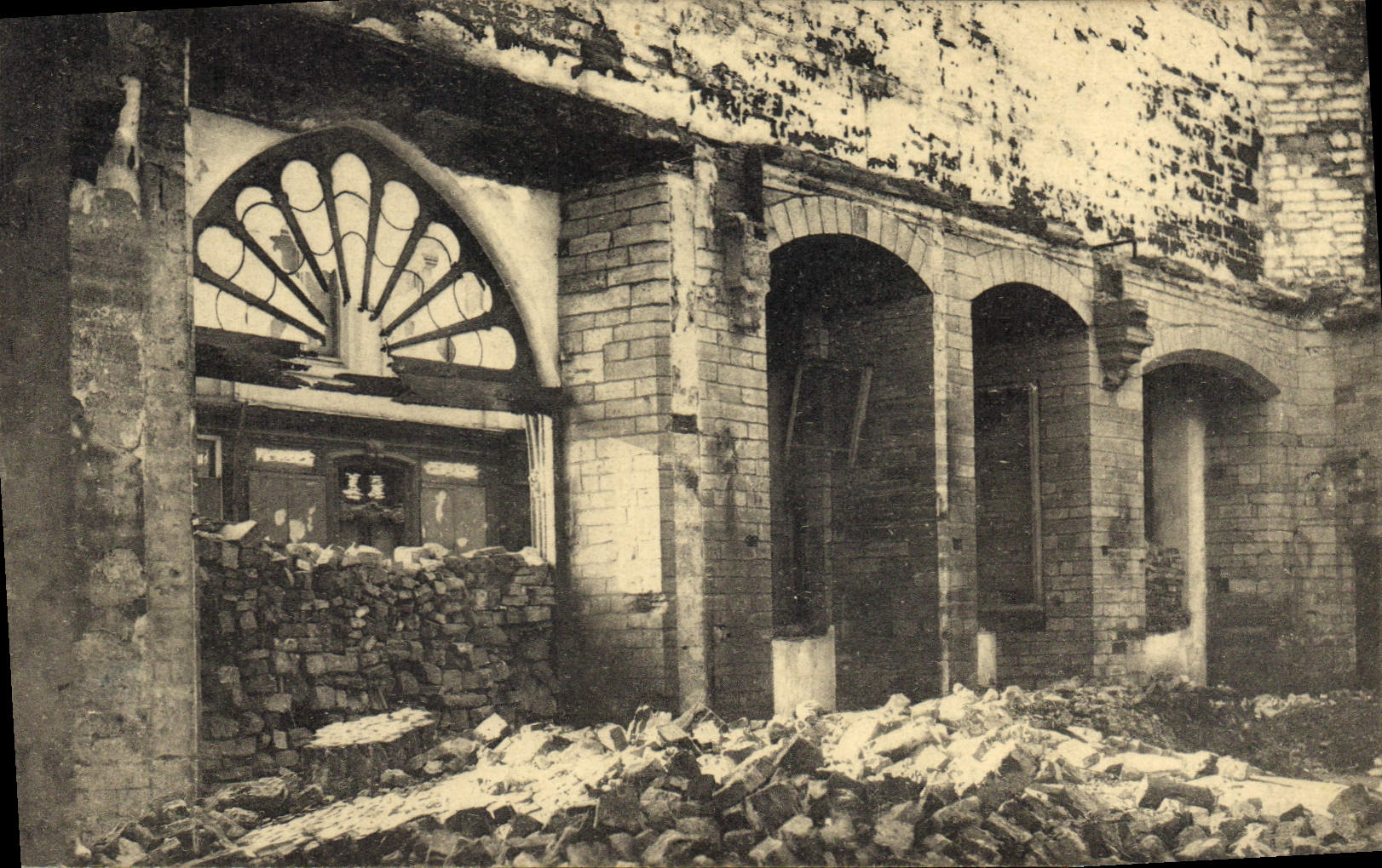 CPA Militaria Ruines de Louvain Universite interieur 