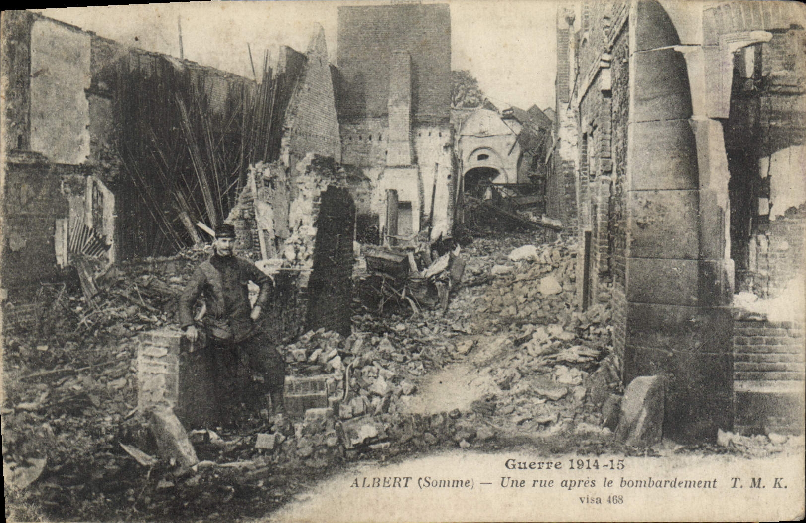 Albert (Somme) — Une rue après le bombardement — T.M.K. n° 468