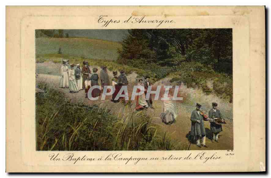 CPA Folklore Types d'Auvergne Un Bapteme a la campagne au retour de l'Eglise 