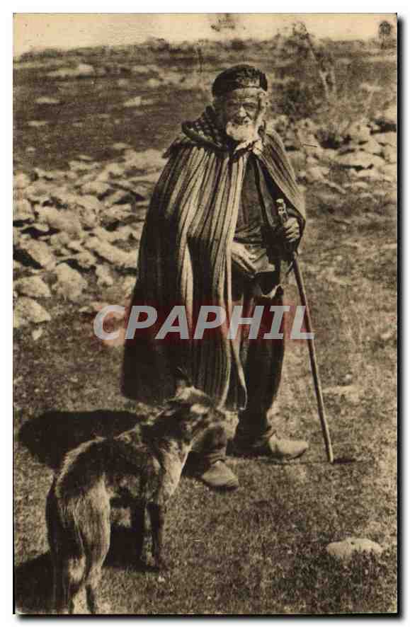 CPA Folklore Types du Cantal Un patre dans les montagnes 