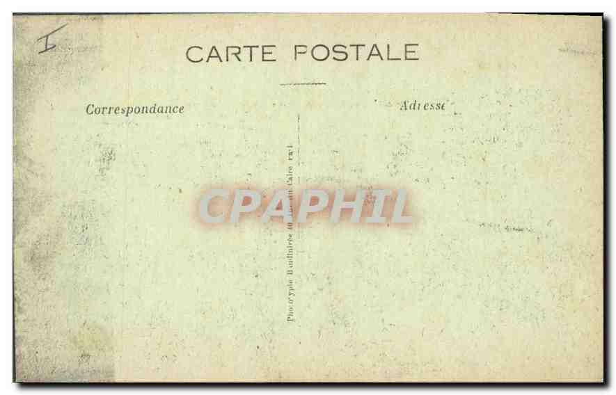 Coucy-le-Château — Aspect de la cour du vieux château, vue prise sous une voûte intacte — Phot. Exique, Visé Paris — Rückseite
