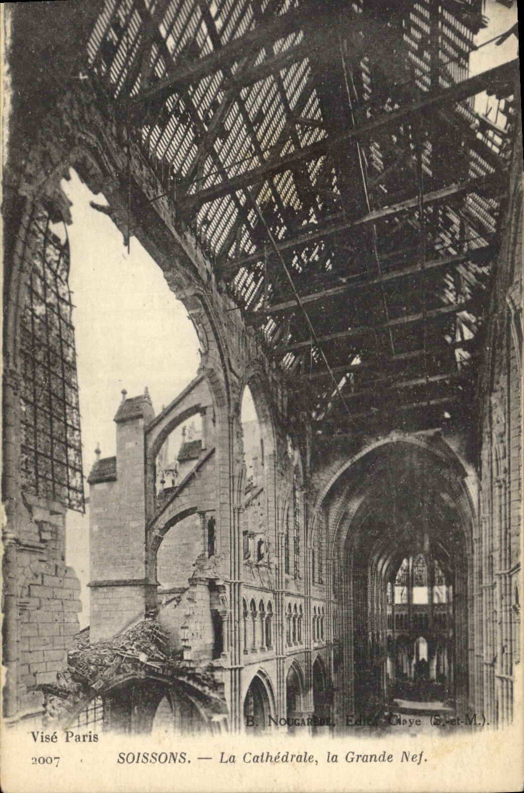 Soissons — La Cathédrale, la Grande Nef — B. Nougard, Éditeurs Claye (S.-et-M.)