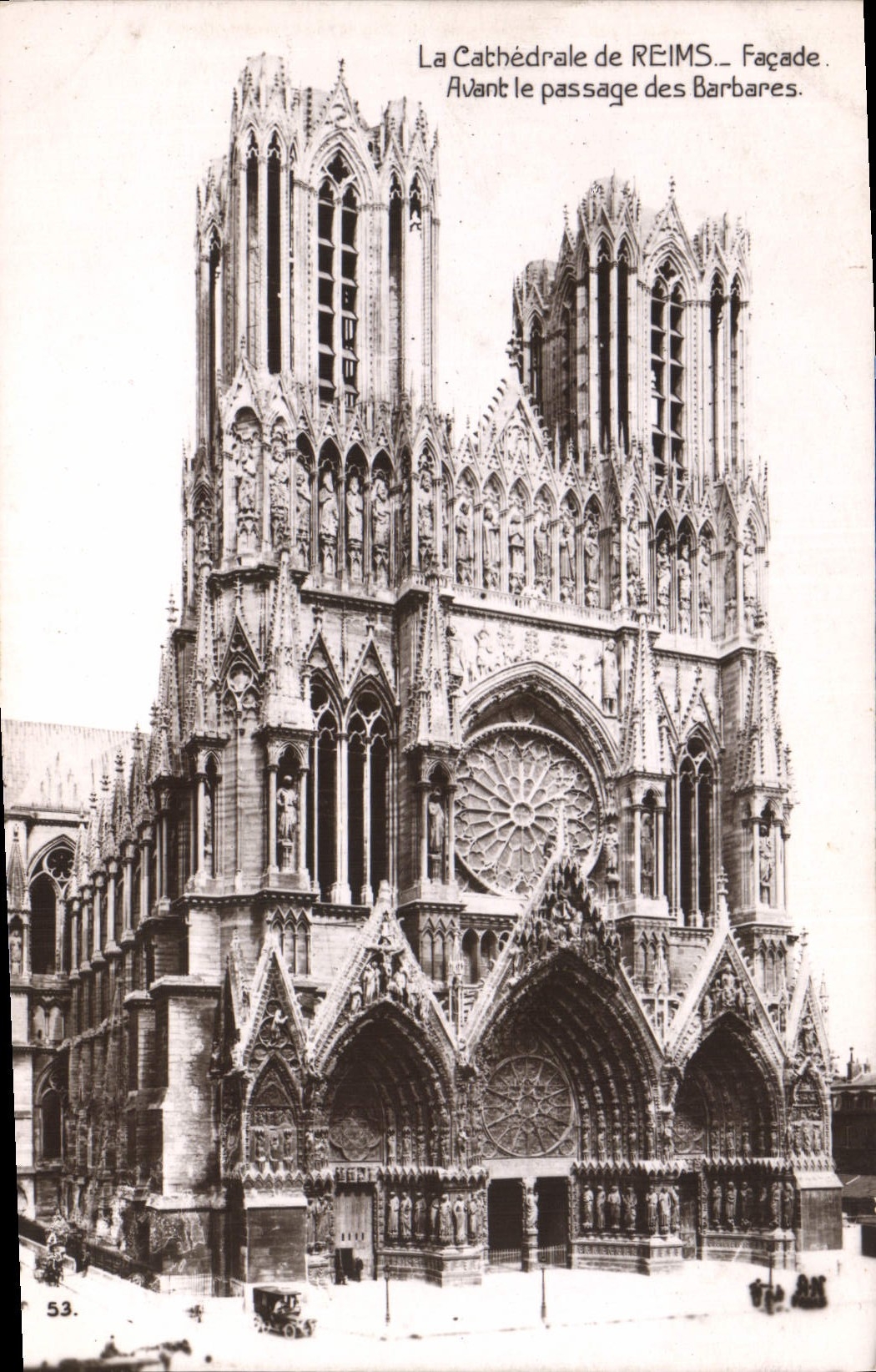 CPA Militaria La Cathédrale de REIMS-Façade avant le passage des Barbares