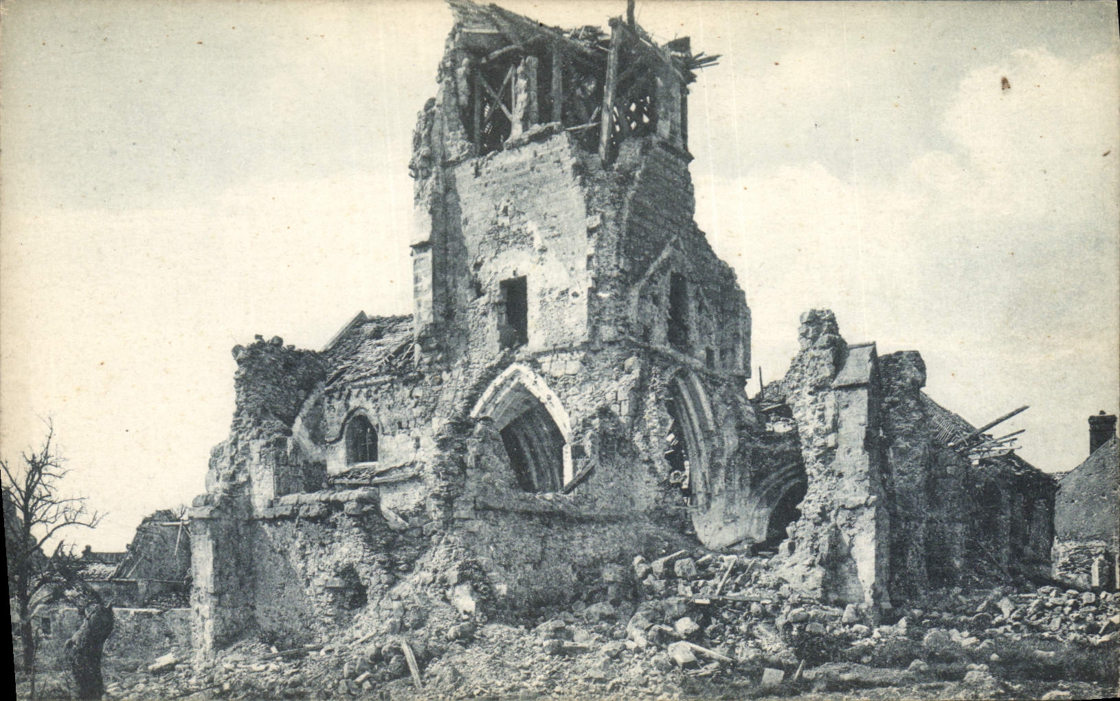 Ruinen der Kirche Saint-Évroult — Nach dem Krieg — Verlag unbekannt, Seriennummer nicht sichtbar