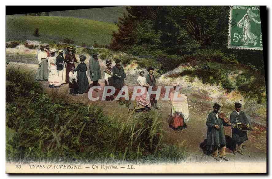 CPA Folklore TYPES D'AUVERGNE.-Un Raptème 