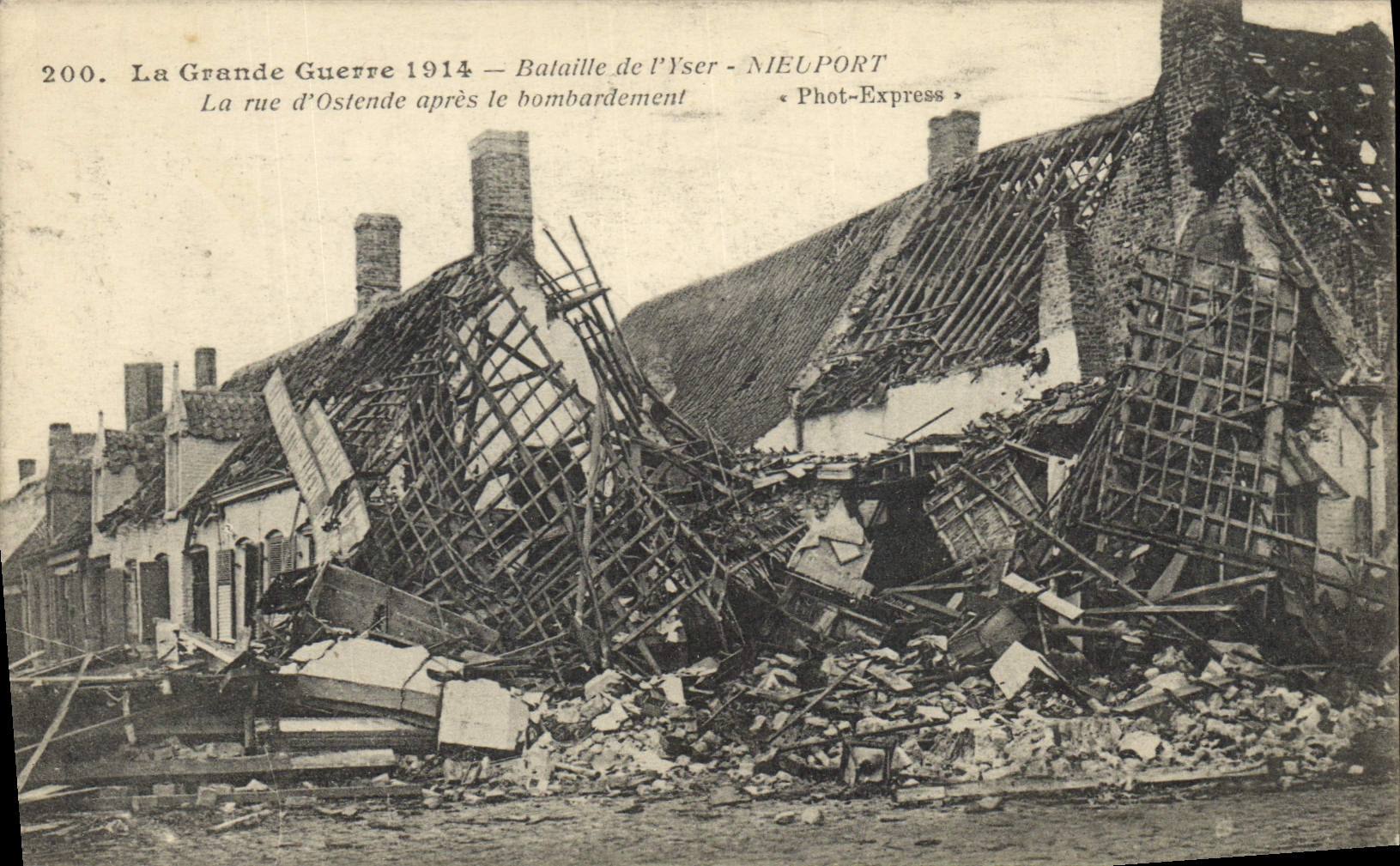 The street of Ostend after the bombardment — NIEUPORT — Phot-Express n°200