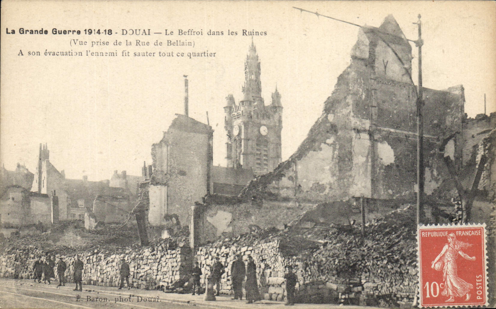 Douai — Le Beffroi dans les Ruines — Vue prise de la Rue de Bellain — É. Baron, phot. Douai