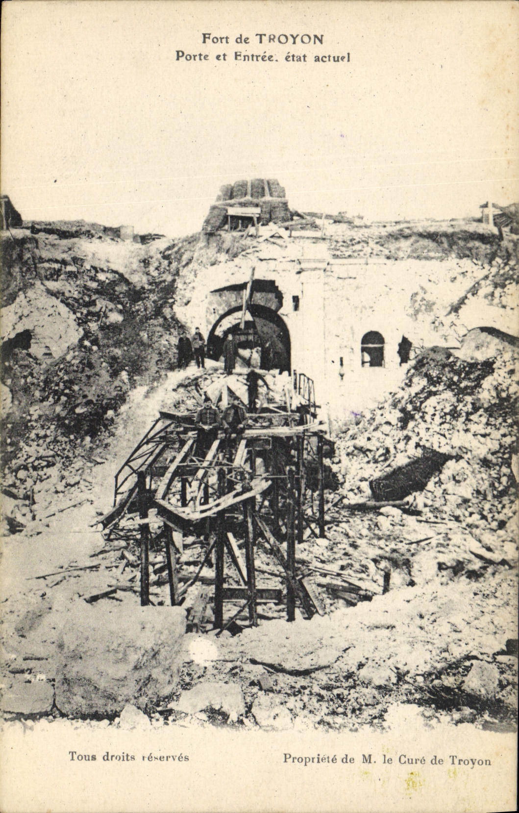 Fort de Troyon — Porte et Entrée, état actuel — Propriété M. le Curé de Troyon