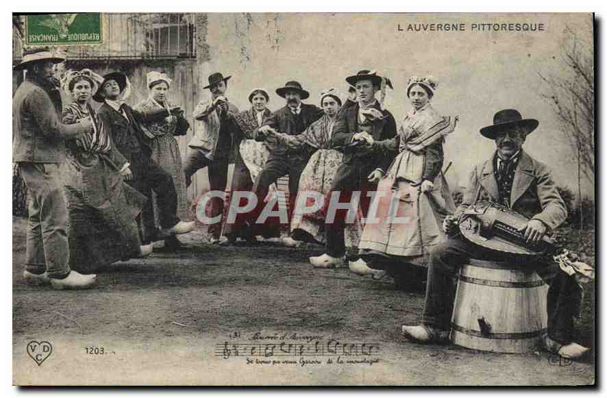 CPA Folklore L'AUVERGNE PITTORESQUE