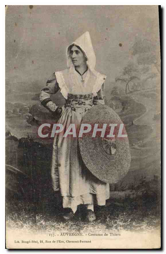CPA Folklore AUVERGNE. - Costume de Thiers