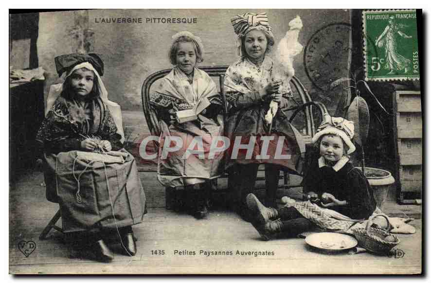 CPA Folklore L'AUVERGNE PITTORESQUE. - 1435 Petites Paysannes Auvergnates 