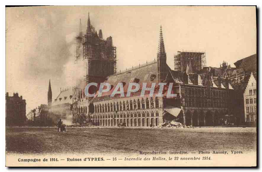 CPA Militaria Campagne de 1914 Ruines d'YPRES Incendie des Halls  le 22 novembre 1914 
