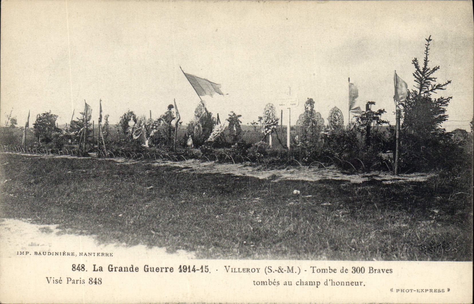 CPA Militaria La Guerre 1914-15 VILLEROY Tombe de 300 Braves tombÃ©s au champ d'honneur 
