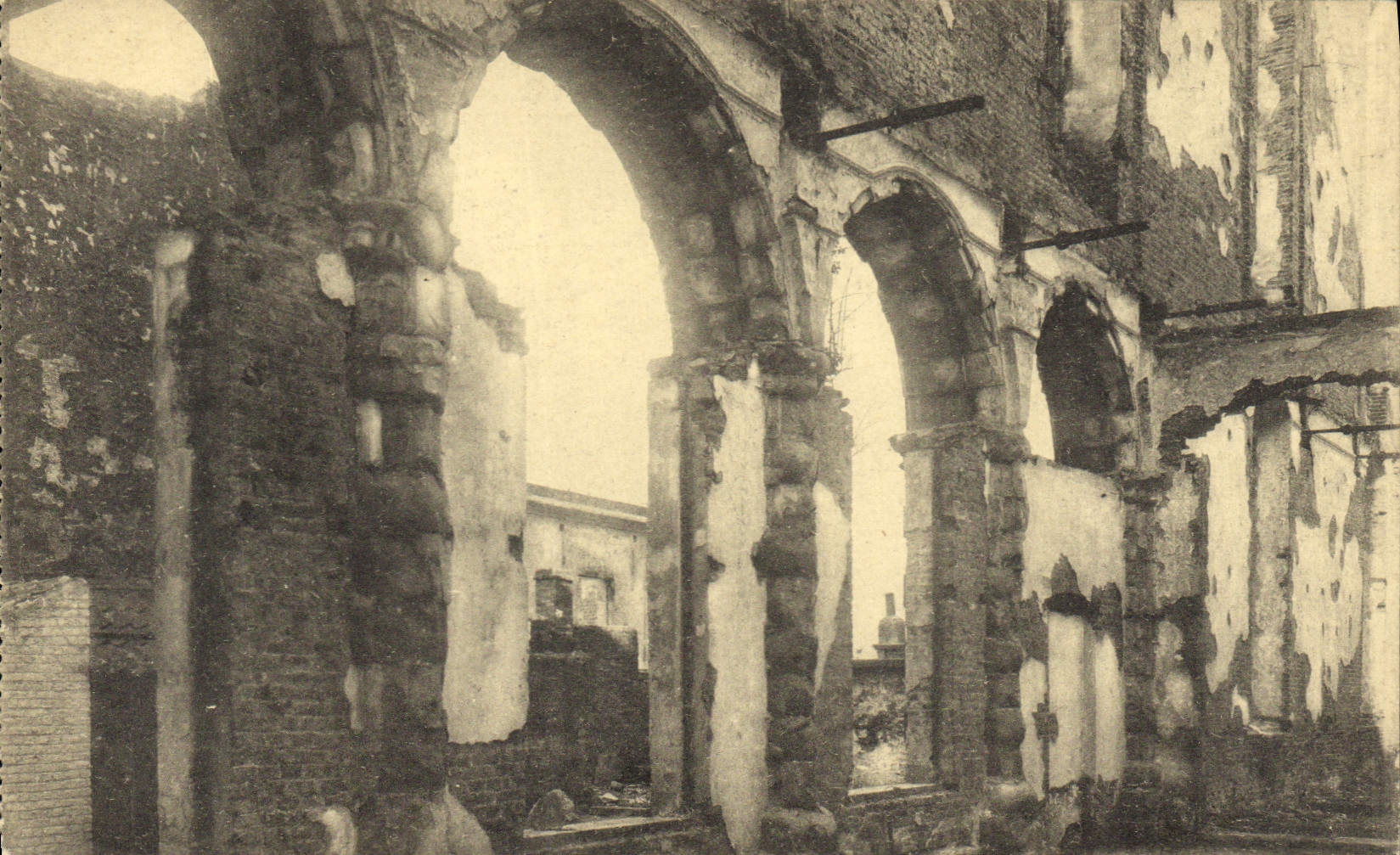 Ruines de Louvain — Université. Grand corridor
