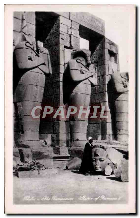 Thèbes - Le Ramsésium - Statue de Ramsès II