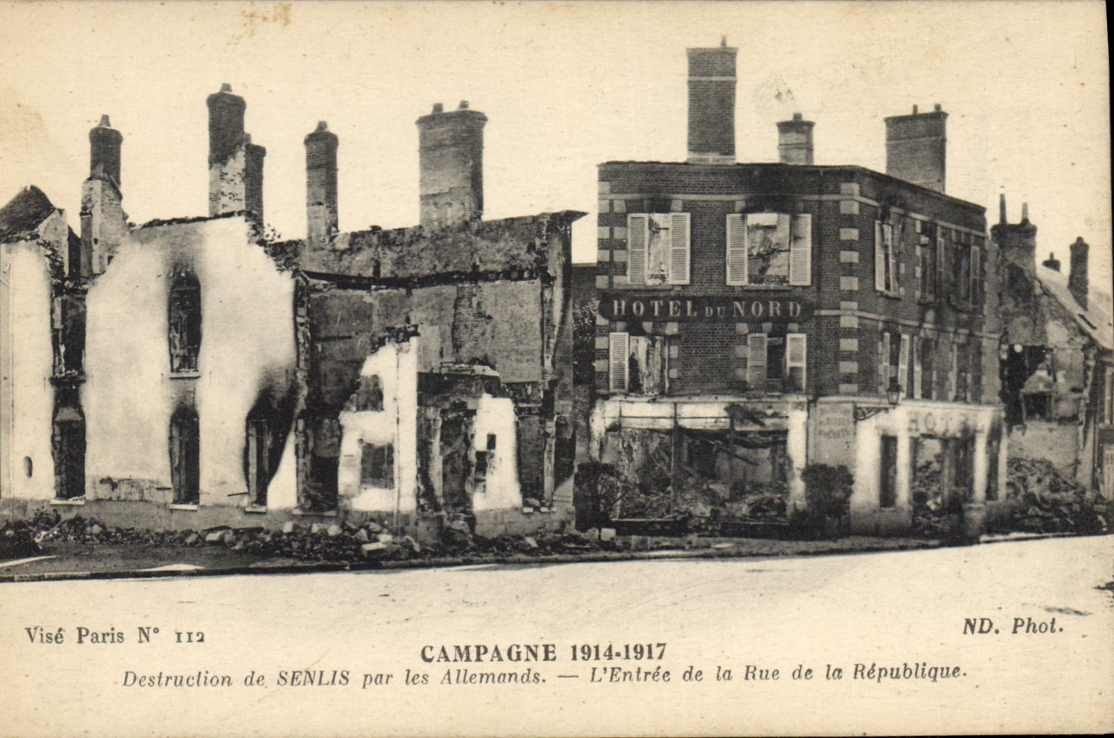 Destruction de SENLIS — L'Entrée de la Rue de la République — ND. Phot.