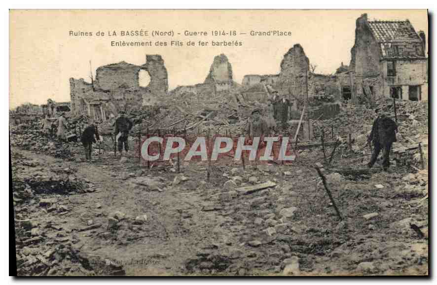 Ruinen von LA BASSÉE (Nord) — Krieg 1914-18 — Grand'Place — Entfernung der Stacheldrahtzäune