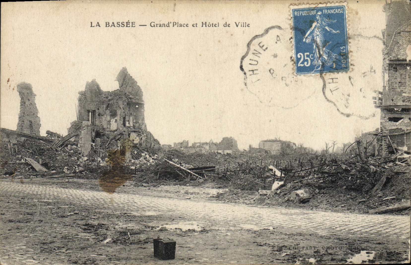 La Bassée — Grand'Place et Hôtel de Ville — E. Goutart Photo, Thune