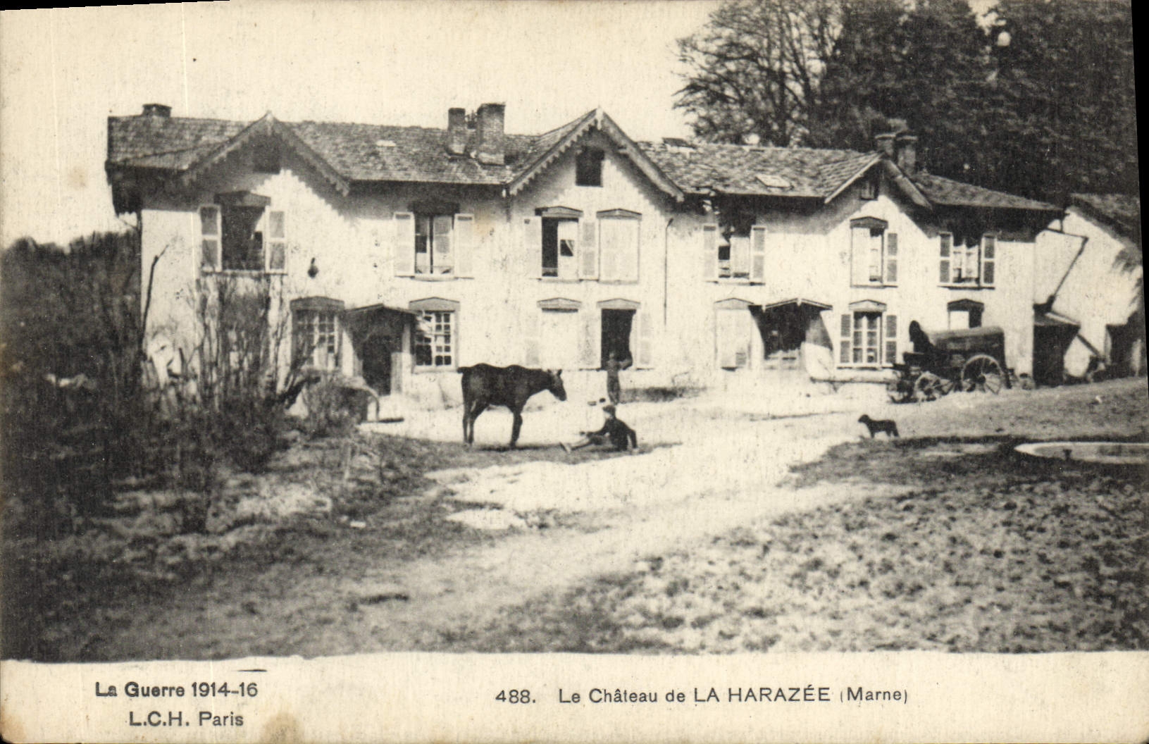 Le Château de LA HARAZÉE (Marne) — vue de la cour avec vache et charrette — L.C.H. Paris, n° 488