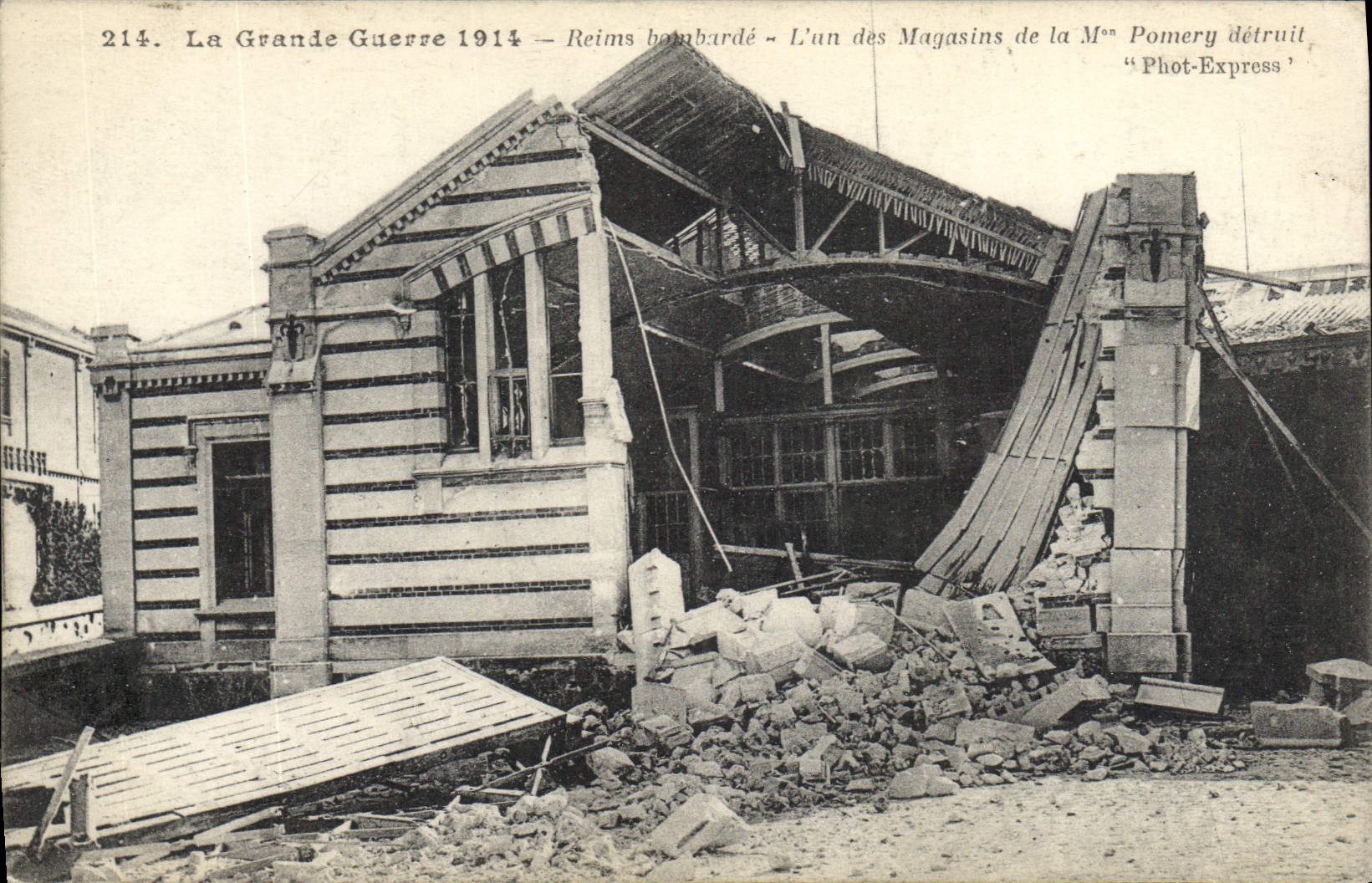 Reims bombardé — Un des magasins de la Mme Pomery détruit — Phot-Express