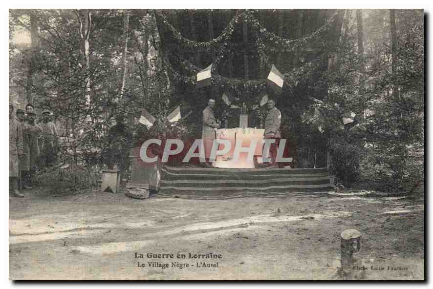 Le Village Nègre - L'Autel — cérémonie militaire en forêt — Éditeur : Échec Émile Fournier