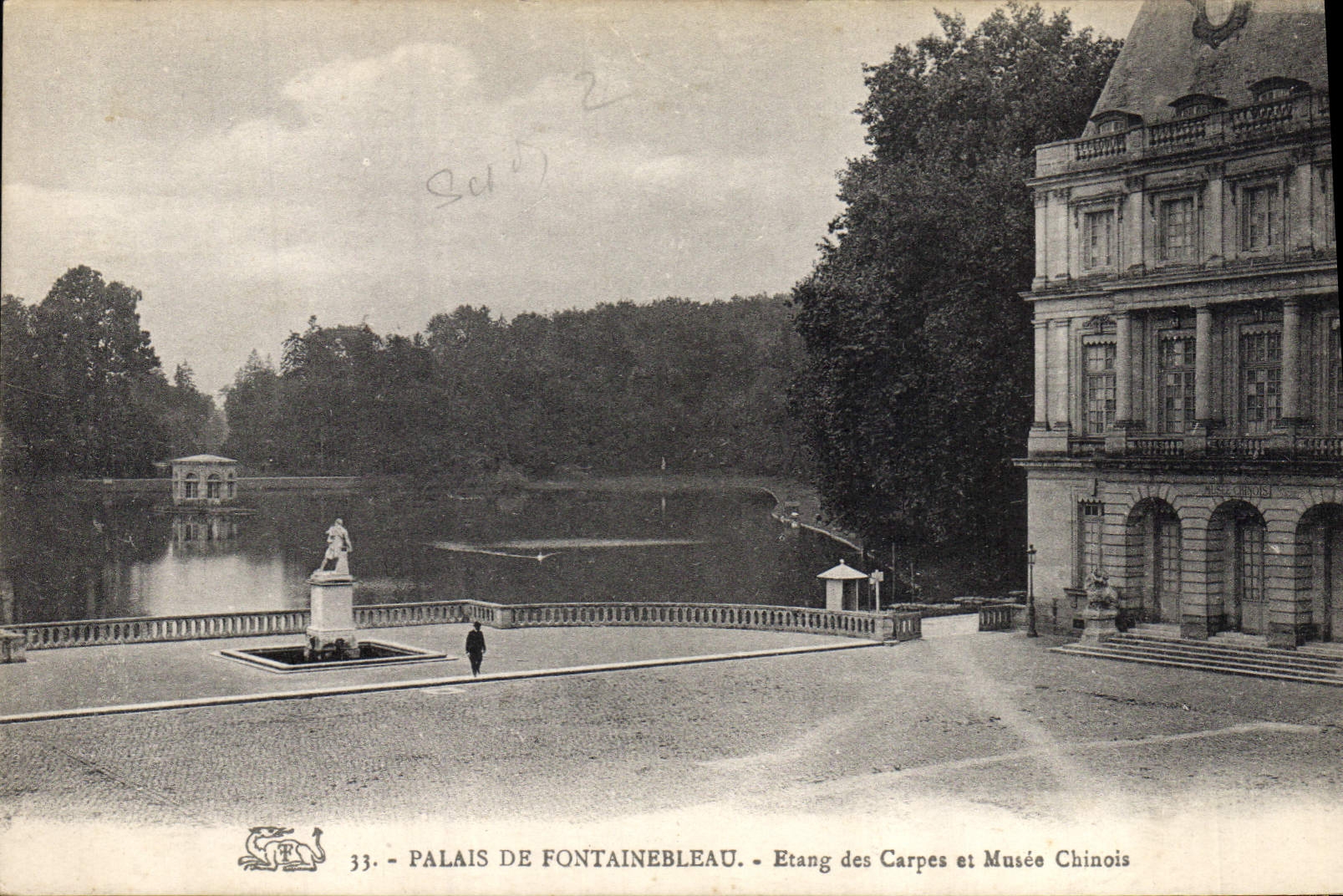 Palais de Fontainebleau — Etang des Carpes et Musée Chinois — éditeur CPAPHIL, n° 33