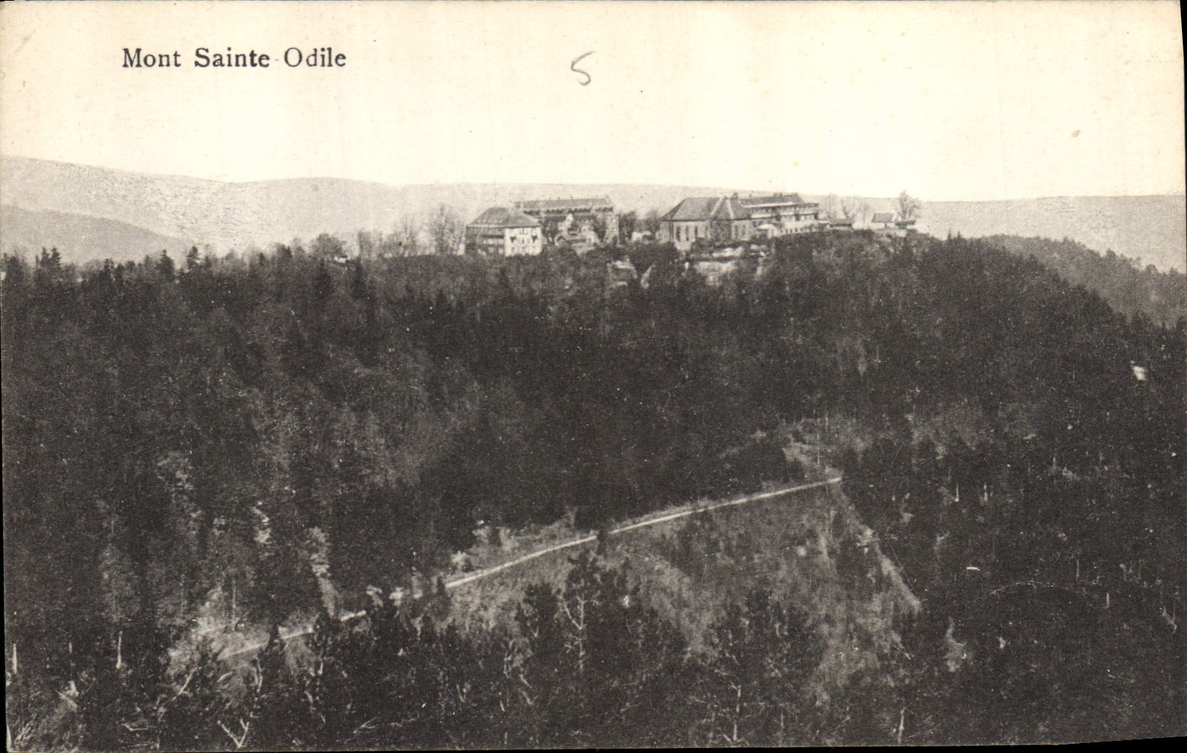 Mont Sainte-Odile — vue panoramique du sanctuaire sur une colline boisée — Felix Laub, éditeur, Strasbourg