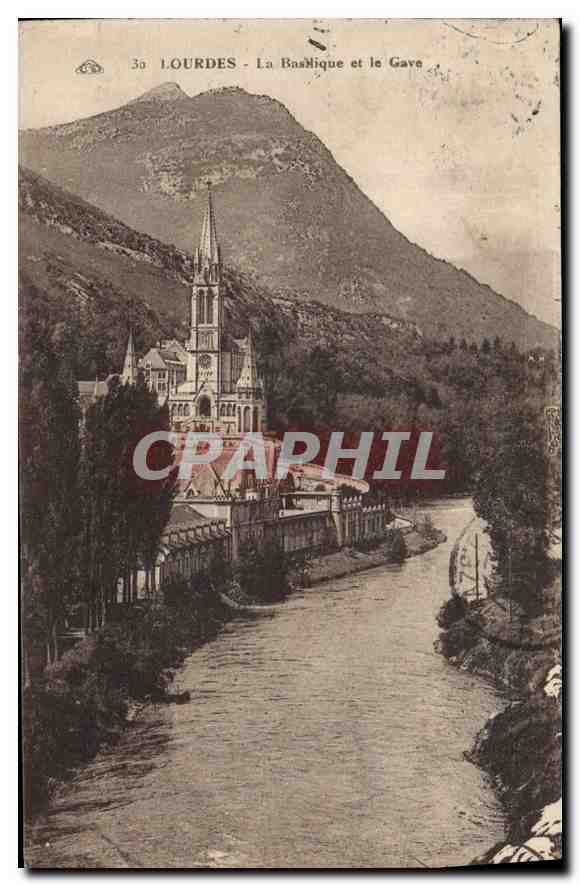 Lourdes - La Basilique et le Gave