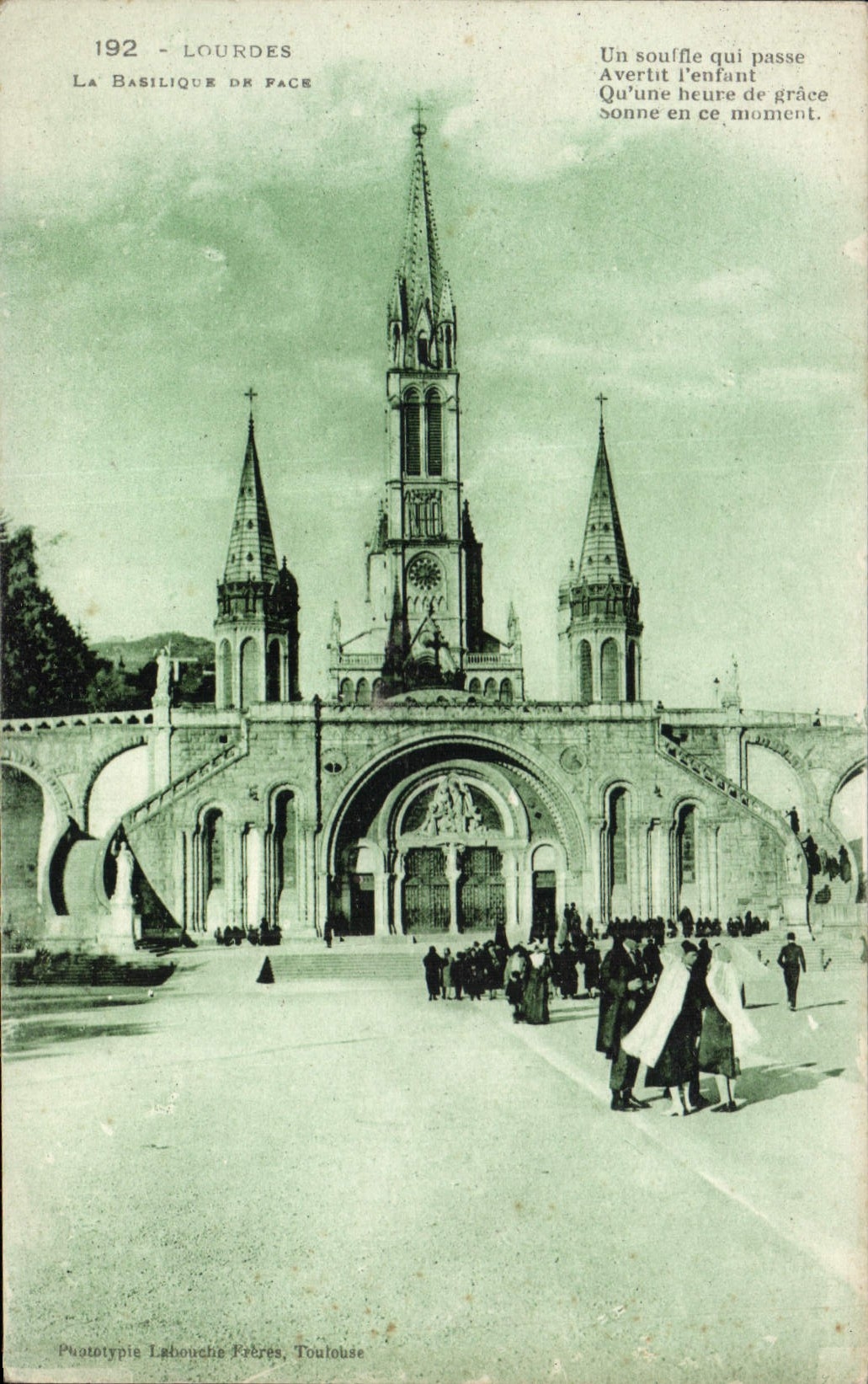CPA Lourdes La Basilique de Face Un souffle qui passe Avertit l'enfant 