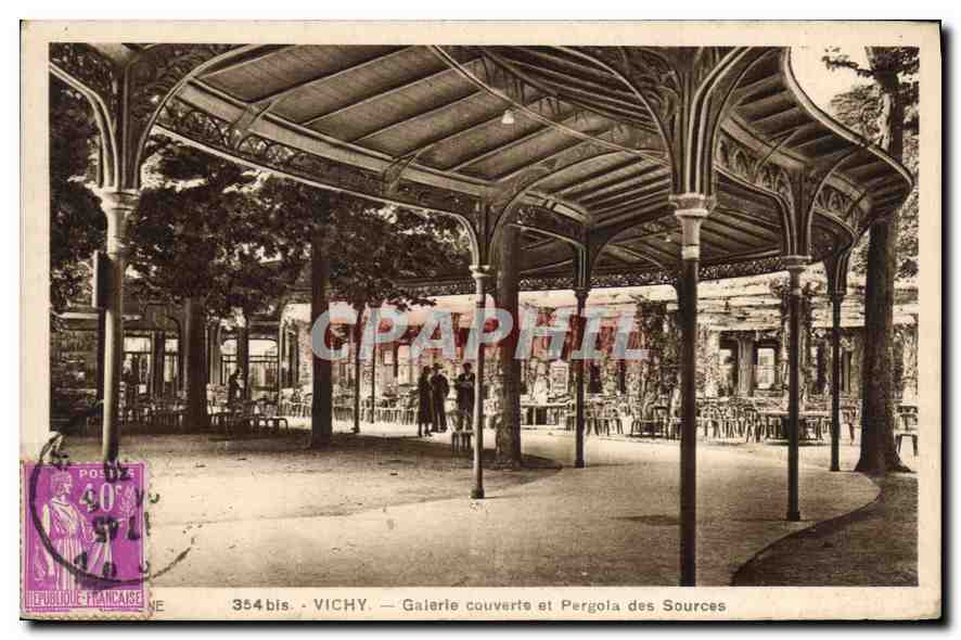 CPA Vichy Galerie Couverte et Pergola des Sources 