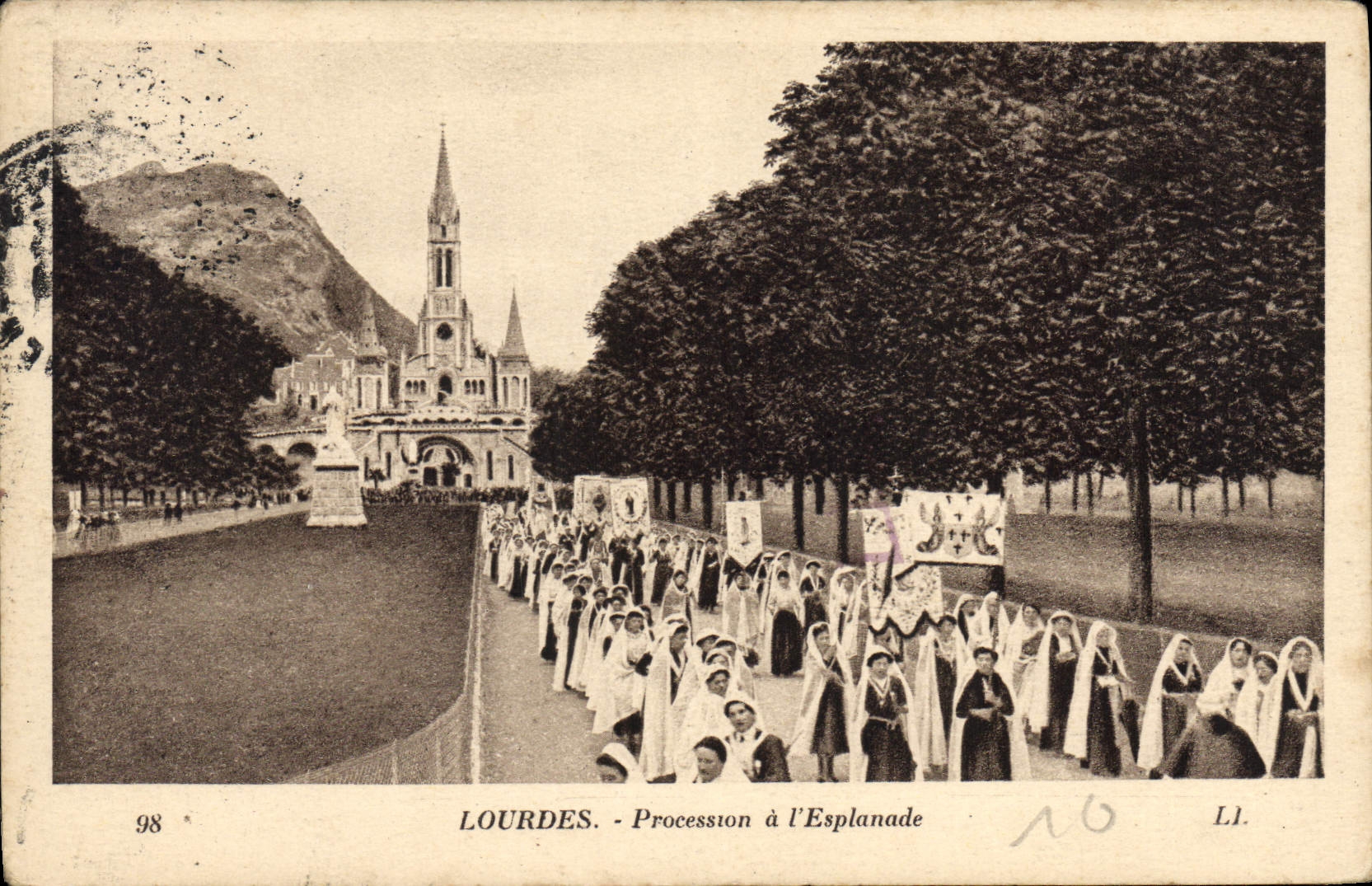 LOURDES - Procession à l'Esplanade — L.I. n°98