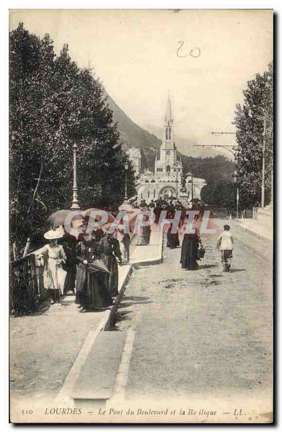 CPA Lourdes Le Pont du boulevard et la Basilique 