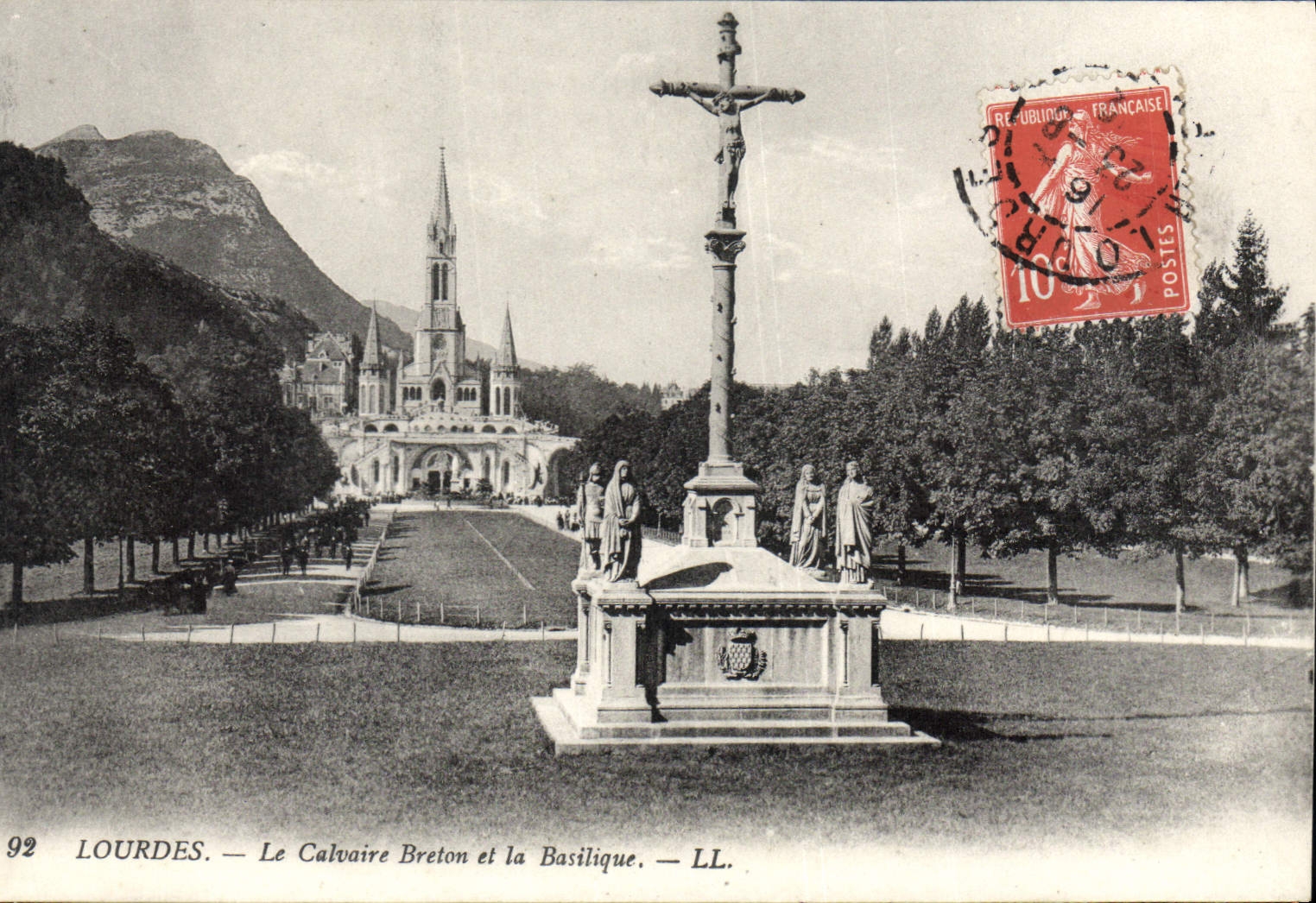 CPA Le Calvaire Breton et la Basilique 