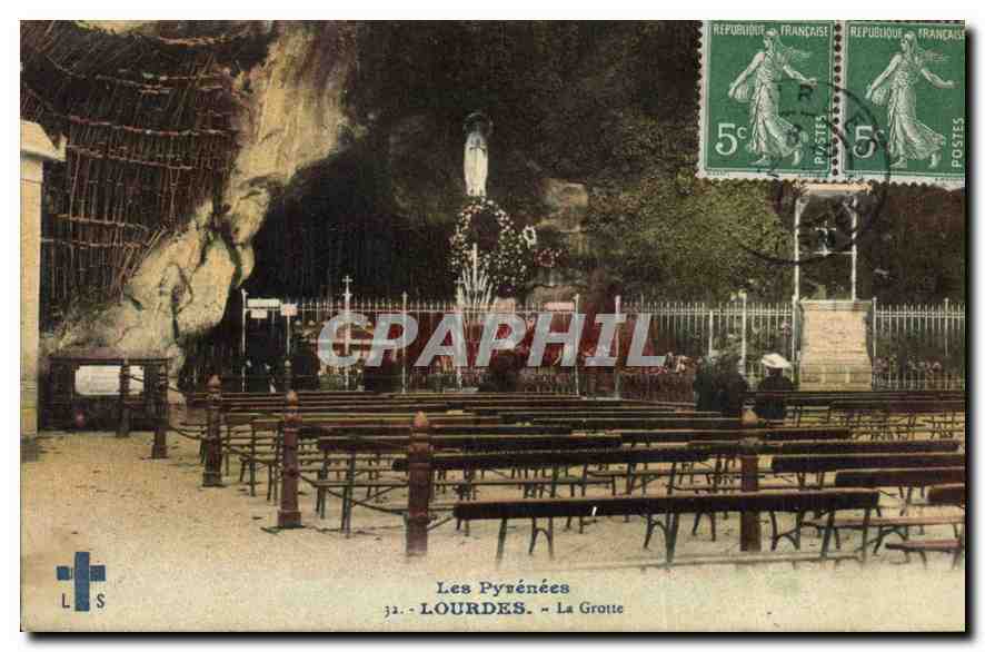 CPA Les Pyrenees Lourdes La Grotte 