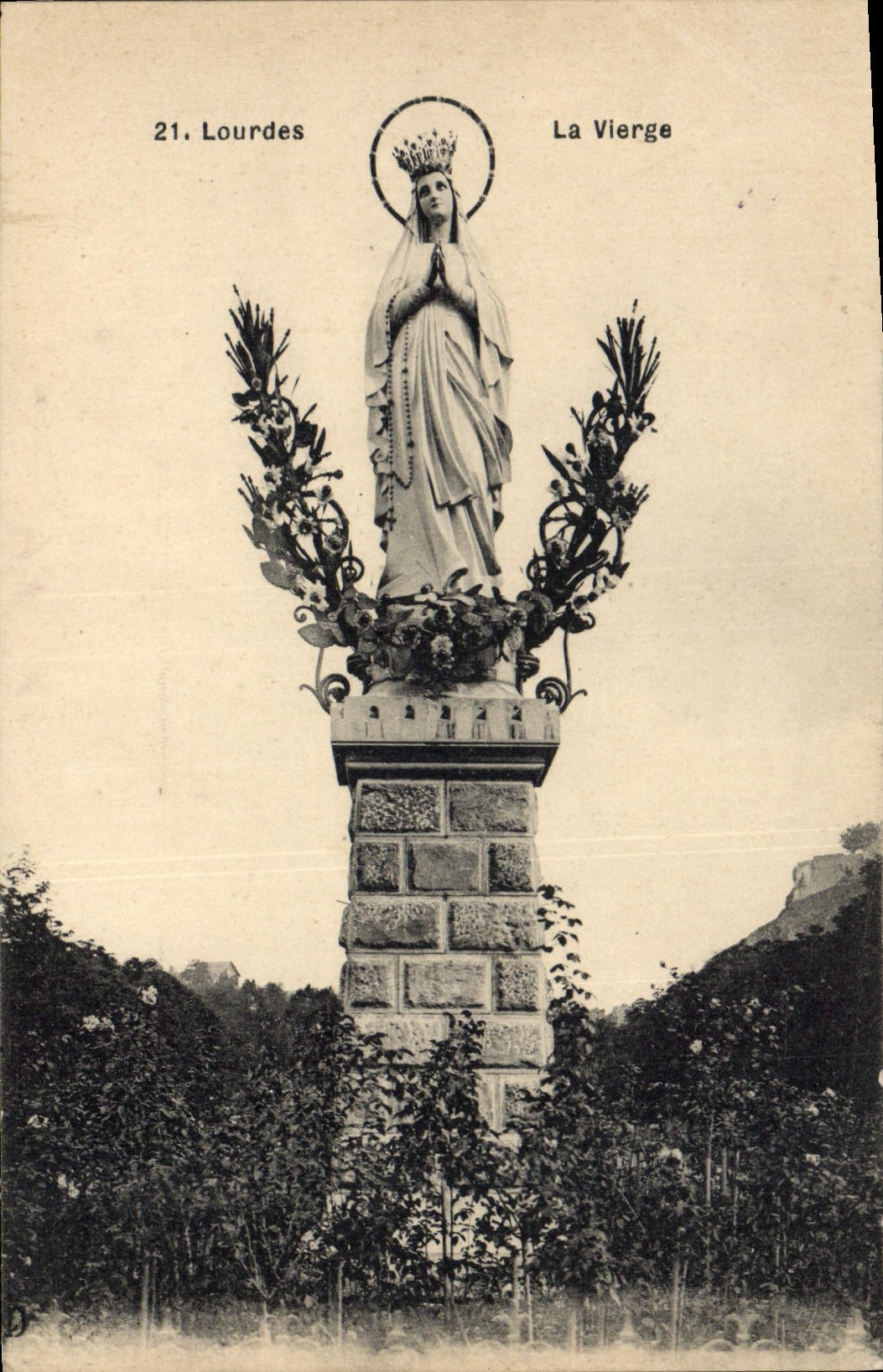 CPA Lourdes La Vierge 