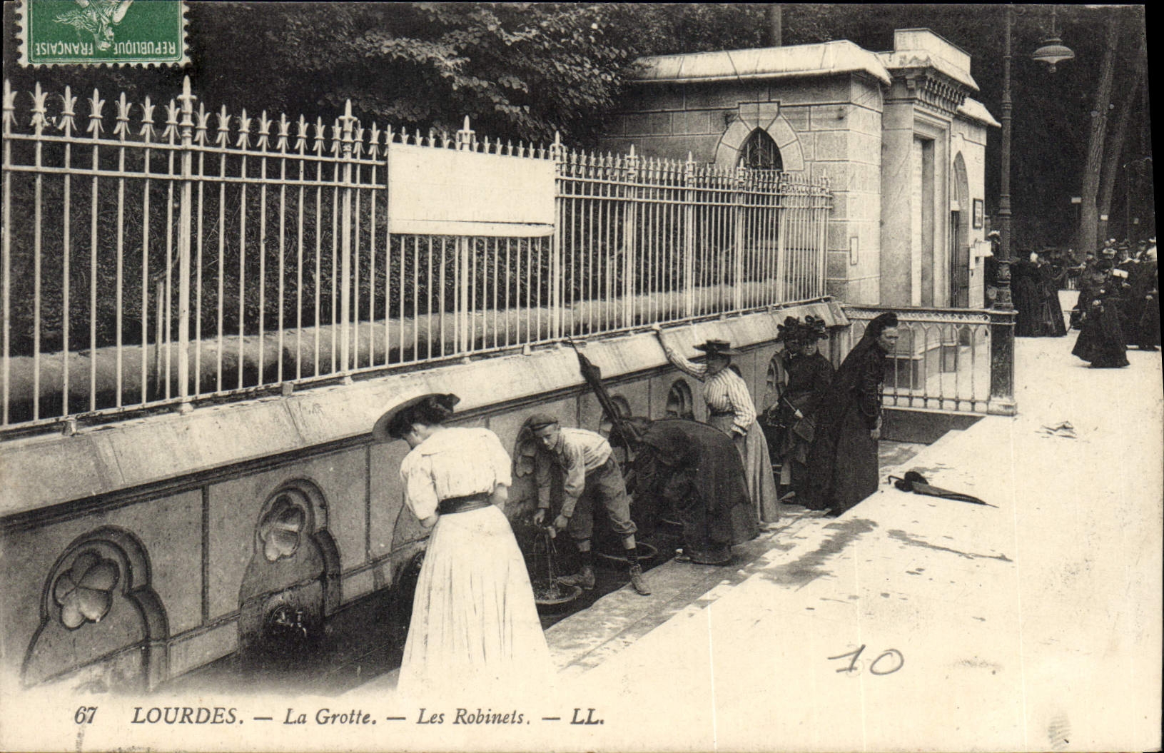 CPA Lourdes La Grotte Les Robinets 