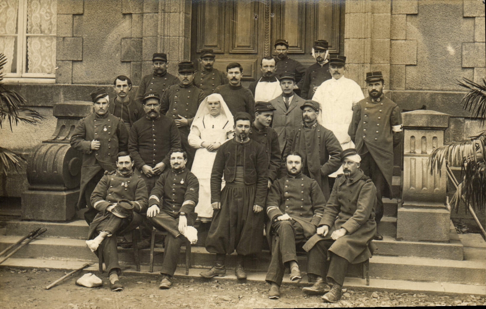 CARTE PHOTO Militaria Soldats Infirmiere